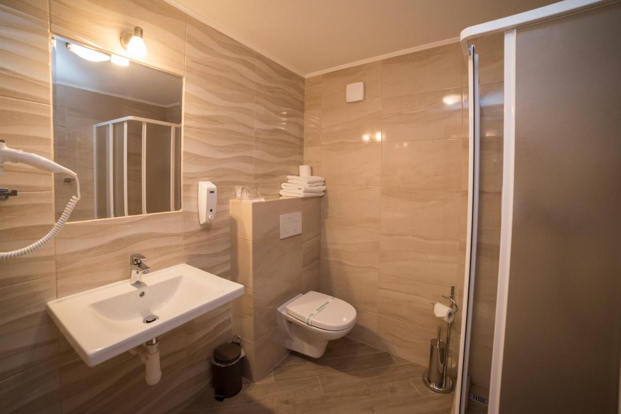 Hotel Alfa Giraltovce Extérieur photo